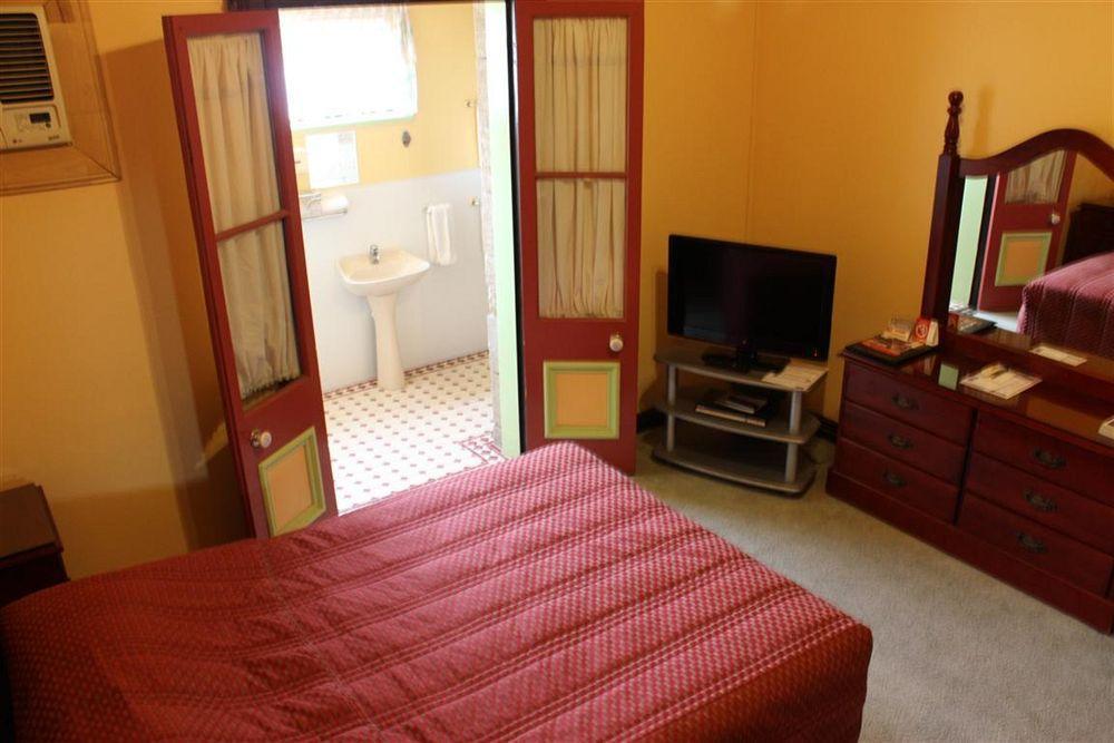 Warwick Settlers Inn Экстерьер фото