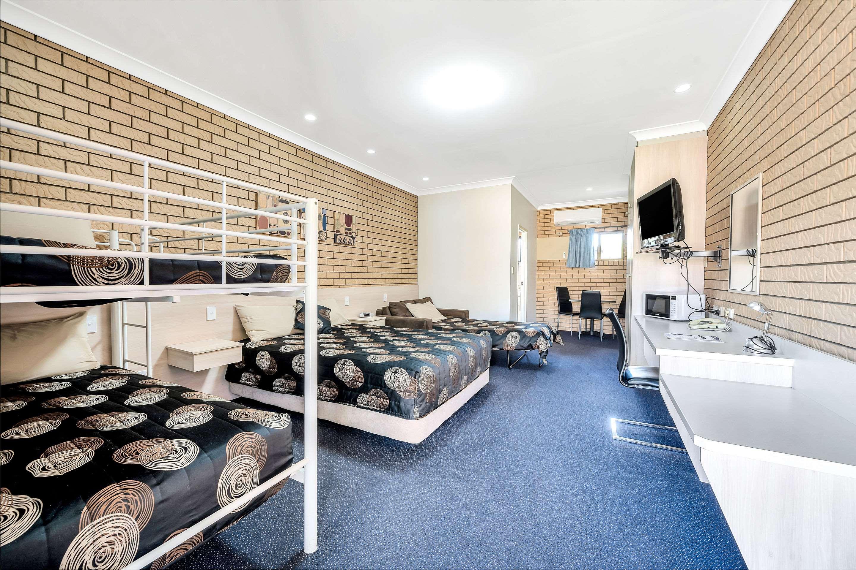 Warwick Settlers Inn Экстерьер фото
