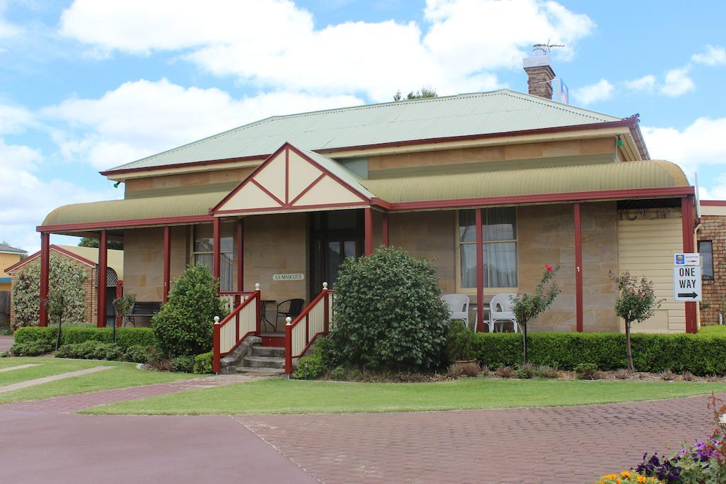 Warwick Settlers Inn Экстерьер фото