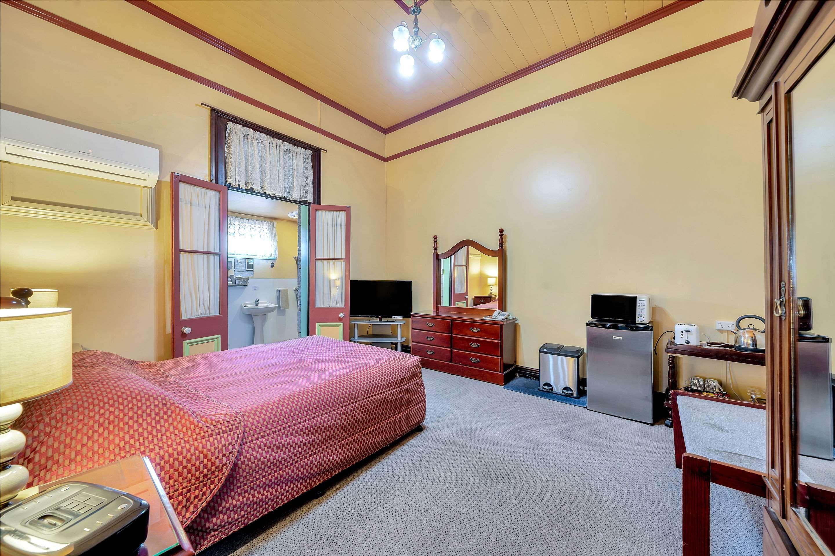 Warwick Settlers Inn Экстерьер фото