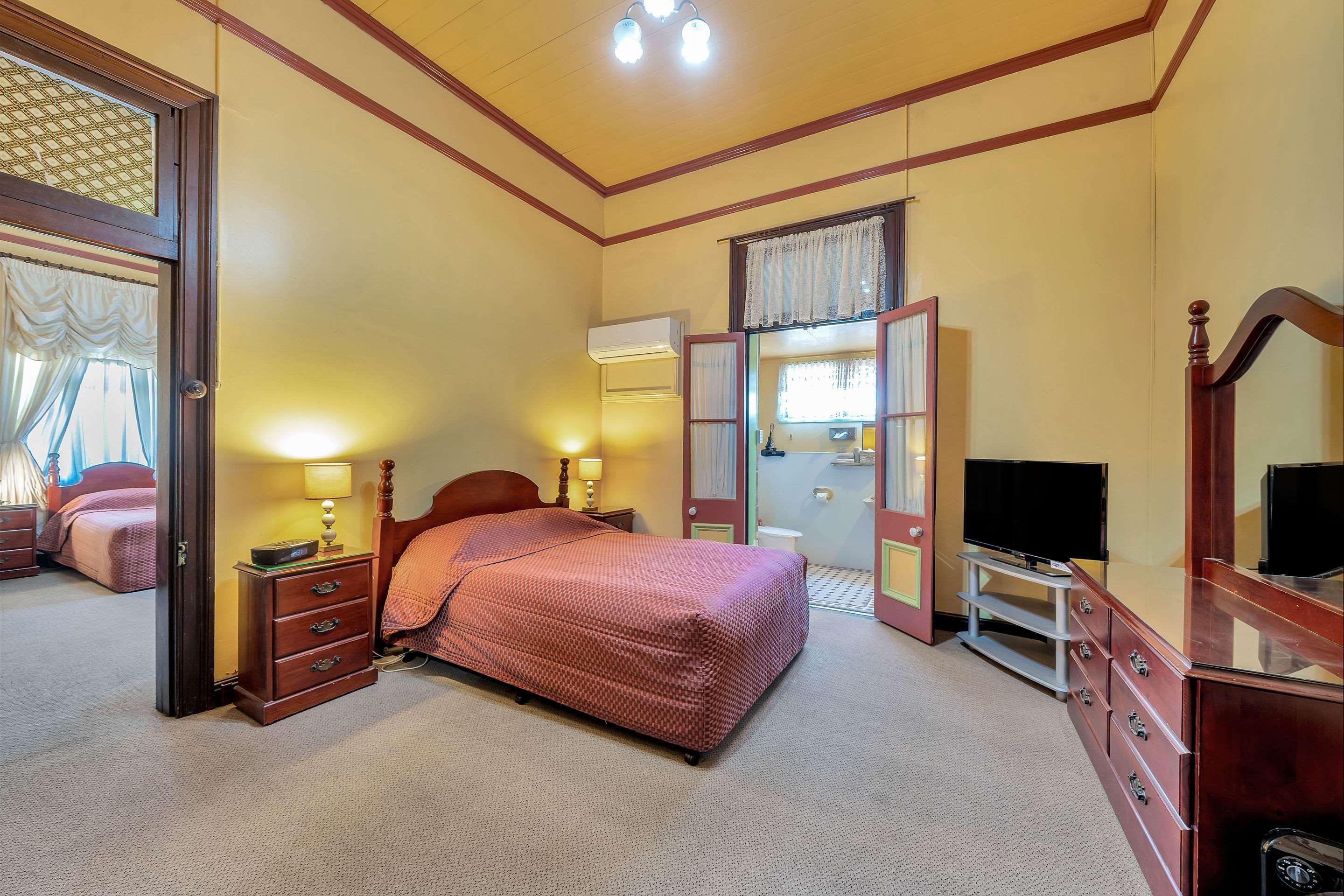 Warwick Settlers Inn Экстерьер фото
