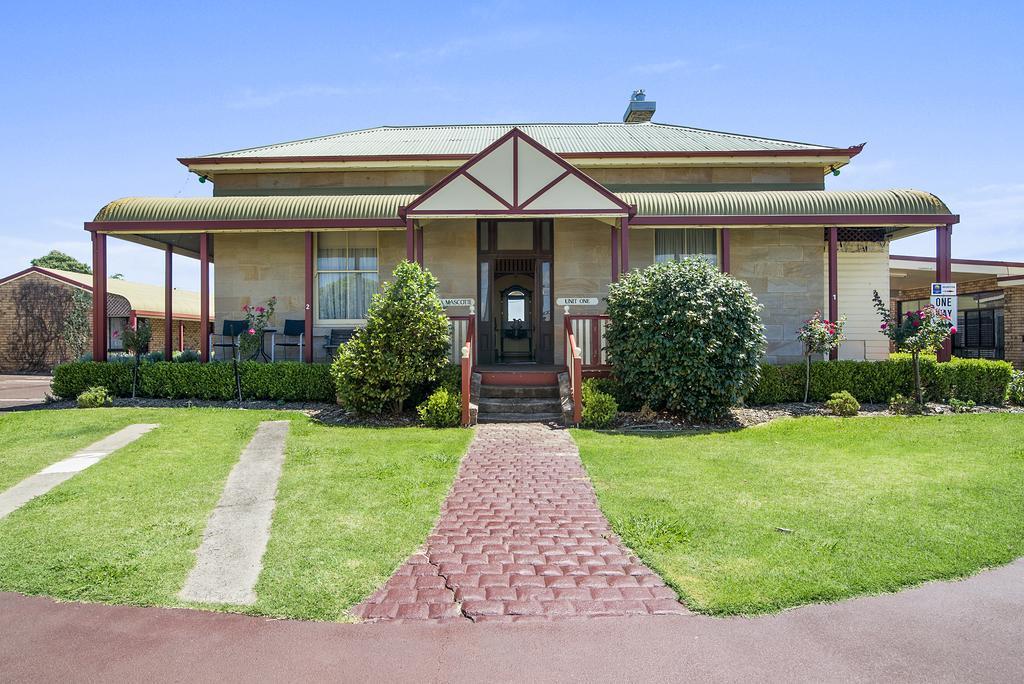 Warwick Settlers Inn Экстерьер фото