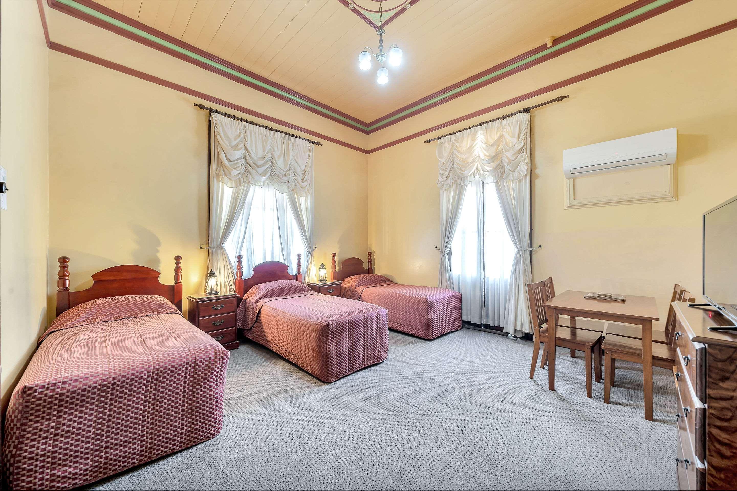 Warwick Settlers Inn Экстерьер фото
