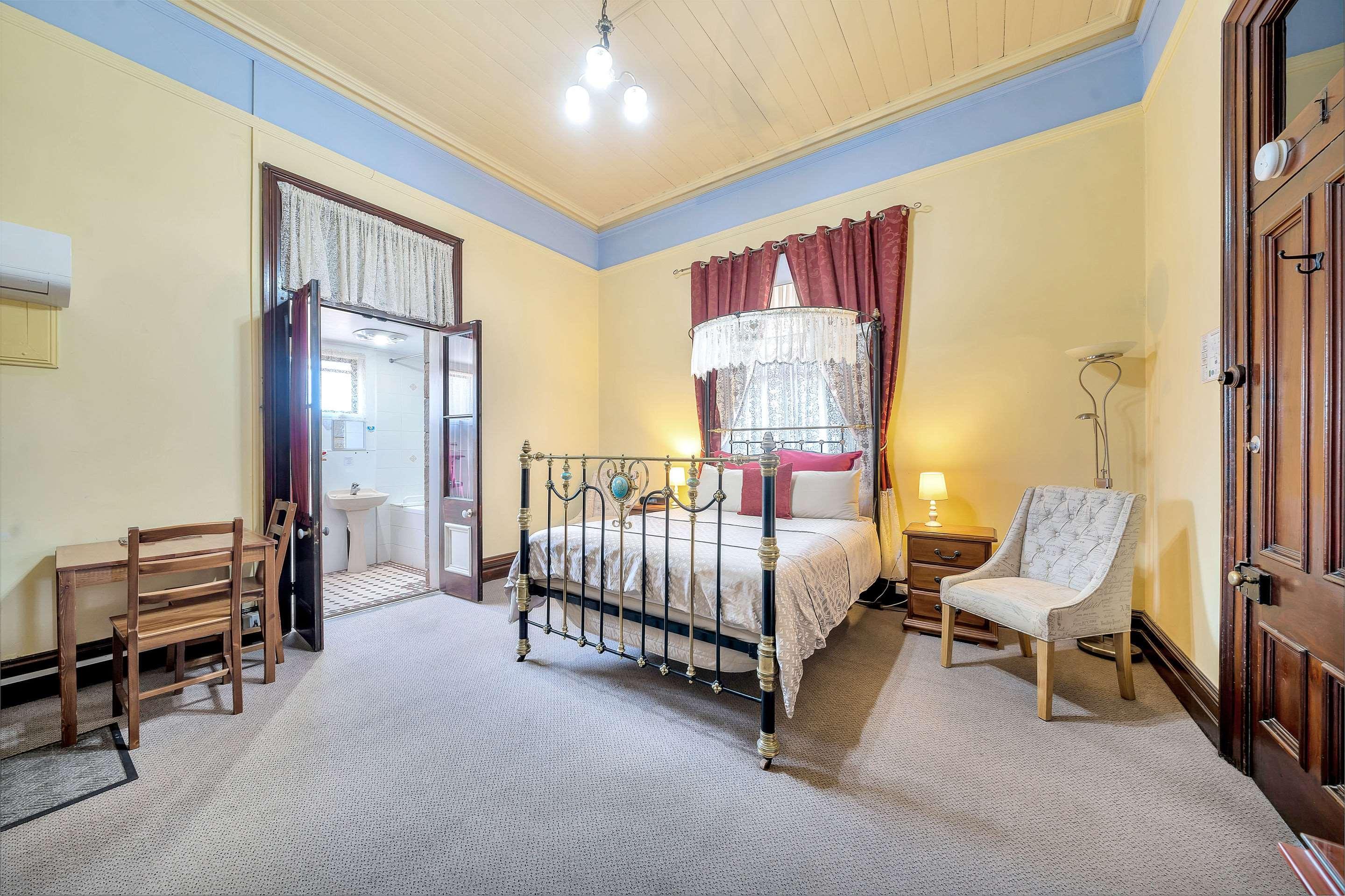 Warwick Settlers Inn Экстерьер фото