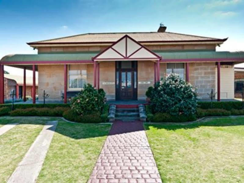 Warwick Settlers Inn Экстерьер фото