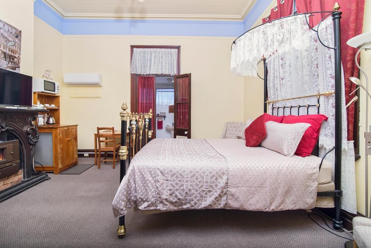 Warwick Settlers Inn Экстерьер фото